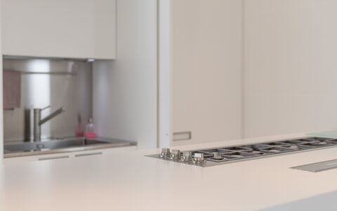 Villa Vinner: Mostrador, Aparato De Cocina, Gabinetes, Lavabo, Madera, Piso, Cocina, Rectángulo, Electrodoméstico, Electrodoméstico