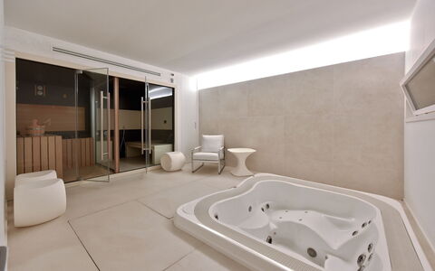 Villa Vinner: Bañera, Arreglo De Tubería, Producto, Edificio, Baño, Comodidad, Madera, Suelo, Diseño De Interiores