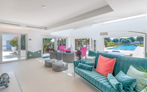 Villa Vinner: Propiedad, Sofá, Planta, Comodidad, Planta De Casa, Diseño De Interiores, Sala, Sofá Cama, Suelo, Piso