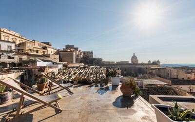Terrazza Di Erika: Cielo, Edificio, Diseño Urbano, Planta, Maceta, Barrio Residencial, Casa, Paisaje, Nube, Planta De Casa