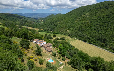 Villa Dei Tigli: Planta, Nube, Cielo, Montaña, Paisaje Natural, Árbol, El Terreno Del Lote, Paisaje, Llanura, Accidentes Geográficos Montañosas