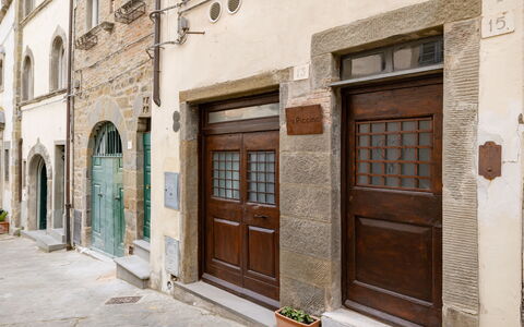 La Piccina: Ventana, Puerta, Madera, Planta, Edificio, Fachada, La Carretera, Piso, Casa
