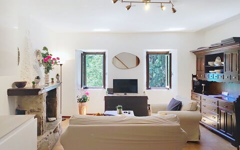 Casa sul Torrente: Mueble, Diseño De Interiores, Pared, Piso, Lámpara, Habitación, Techo, Madera, Suelo, Sala