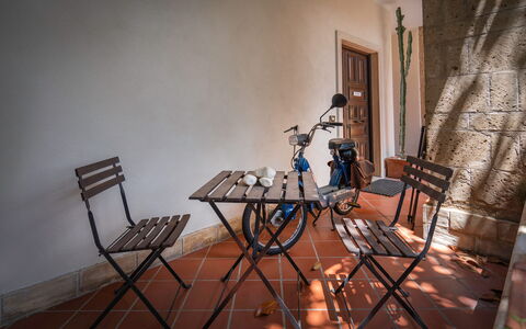 A Casa Di Camillo, Nepi, a C, Wifi: Mueble, Mesa, Edificio, Silla, Madera, Piso, Suelo, Madera Dura, Cortina, Casa