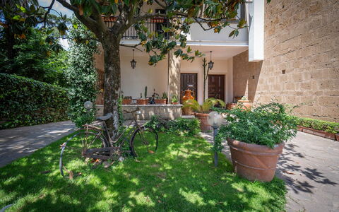 A Casa Di Camillo, Nepi, a C, Wifi: Planta, Edificio, Maceta, Árbol, Superficie De La Carretera, Hierba, Barrio, Barrio Residencial, Paisaje, Bienes Raíces