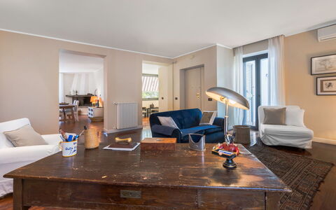 A Casa Di Camillo, Nepi, a C, Wifi: Mueble, Mesa, Edificio, Sofá, Marco, Madera, Planta De Casa, Diseño De Interiores, Silla, Piso
