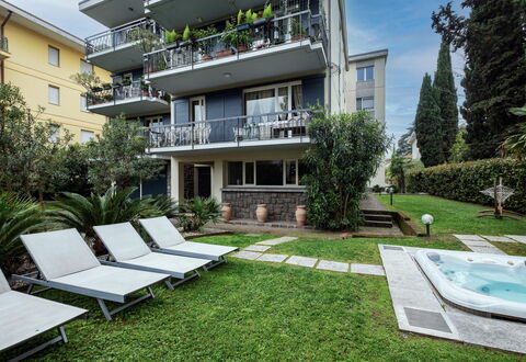 Provenzale Apartment, Garda Lake, Jacuzzi, Fitness: Planta, Edificio, Ventana, Diseño De Interiores, Arquitectura, Sombra, Diseño Urbano, Condominio, Barrio Residencial, Casa
