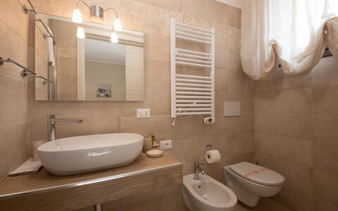 Terra Mater: Piso, Baño, Diseño De Interiores, Arreglo De Tubería, Pared, Suelo, Lavabo, Lavabo Del Baño, Habitación, Grifo