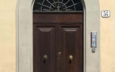 Atelier la Scala: Propiedad, Puerta, Madera, Arquitectura, Edificio, Inicio De La Puerta, Ventana, Casa