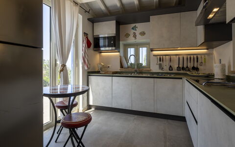 Villa Acquaro, Santa Caterina Dello Ionio, Pool, A: Cocina, Aparato De Cocina, Diseño De Interiores, Mostrador, Piso, Mueble, Electrodoméstico, Electrodoméstico, Encendiendo, Casa