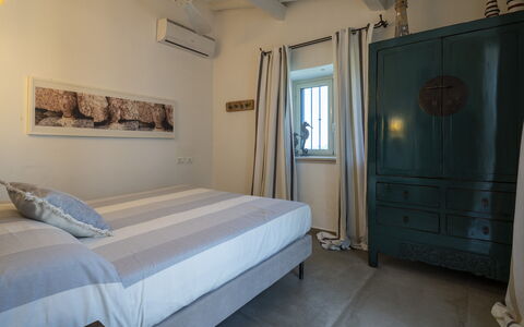 Villa Acquaro, Santa Caterina Dello Ionio, Pool, A: Mueble, Pared, Diseño De Interiores, Habitación, Piso, Suelo, Cama, Techo, Habitación, Encendiendo