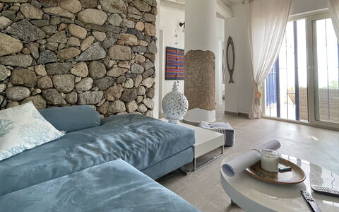 Villa Acquaro, Santa Caterina Dello Ionio, Pool, A: Mueble, Diseño De Interiores, Pared, Piso, Suelo, Casa, Techo, Sofá, Sala, Habitación