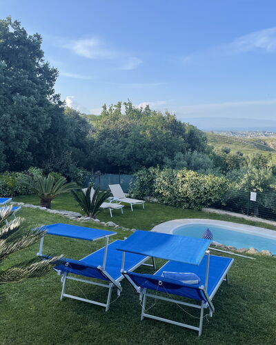 Villa Acquaro, Santa Caterina Dello Ionio, Pool, A: Azul, Piscina, Arbusto, Jardín, Césped, Paisajismo, Mueble Para Exteriores, Patio Interior, Inmuebles, Yarda
