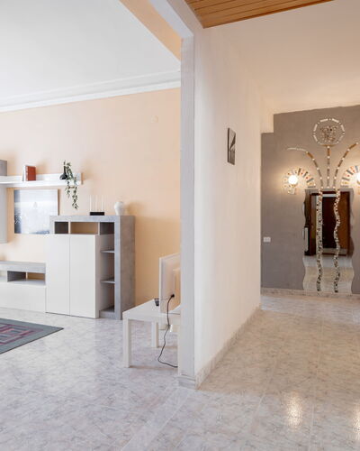 Maison Loreto: Propiedad, Madera, Salón, Diseño De Interiores, Arquitectura, Marco, Suelo, Puerta, Piso, Madera Dura