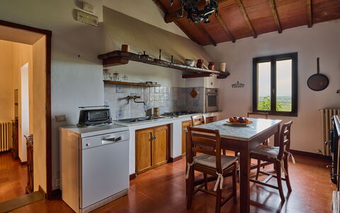 Villa Conte Jacopo: Gabinetes, Mueble, Mostrador, Edificio, Cocina, Aparato De Cocina, Madera, Mesa, Estufa De Cocina, Encendiendo