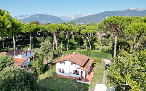 Villa Maddalena: Cielo, Propiedad, Montaña, Planta, Edificio, Naturaleza, Paisaje Natural, Árbol, Tierras Altas, El Terreno Del Lote