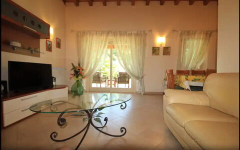 Villa Carducci: Sofá, Propiedad, Marco, Ventana, Decoración, Edificio, Planta De Casa, Cortina, Diseño De Interiores, Sala