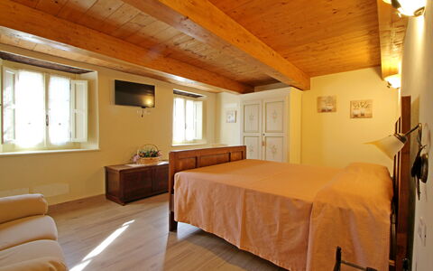 Casa Montebello: Mueble, Ventana, Comodidad, Edificio, Madera, Lámpara, Suelo, Marco De La Cama, Mesa, Madera Dura