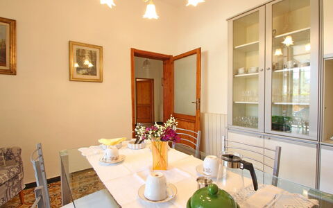 Casa Leonardo: Mueble, Propiedad, Mesa, Vajilla, Marco, Diseño De Interiores, Encendiendo, Madera, Silla, Puerta
