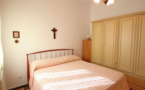 Casa Leonardo: Mueble, Propiedad, Edificio, Comodidad, Madera, Marco De La Cama, Cama, Textil, Encendiendo, Diseño De Interiores