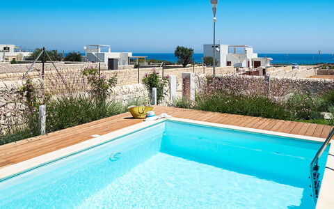 Villa Pachino: Agua, Cielo, Edificio, Propiedad, Planta, Azul, Piscina, Ligero, Azur, Rectángulo