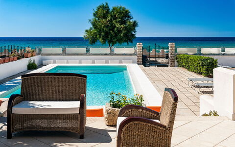 Villa Cornino: Agua, Cielo, Mueble, Propiedad, Azul, Planta, Azur, Mueble Para Exteriores, Piscina, Diseño De Interiores