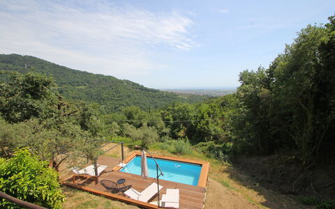 Villa Di Confine: Nube, Cielo, Agua, Planta, Planta De La Comunidad, Paisaje Natural, Árbol, Vegetación, Piscina, Paisaje