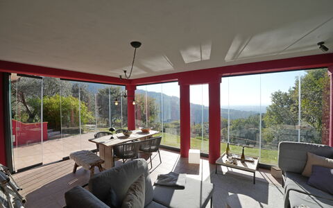 Villa Di Confine: Mesa, Propiedad, Planta, Diseño De Interiores, Sombra, Árbol, Silla, Maceta, Porche, Suelo