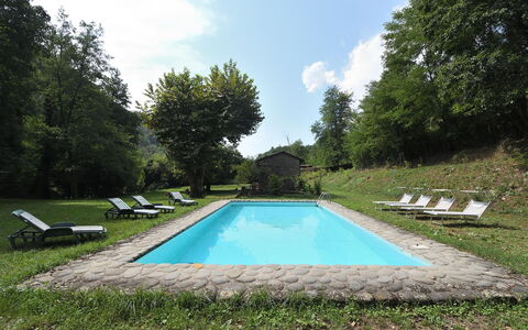 Villa Del Mulino: Nube, Agua, Planta, Cielo, Naturaleza, Hierba, Árbol, Paisaje Natural, Ocio, Rectángulo