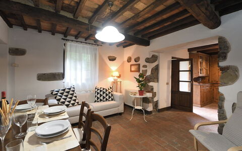 Villa Del Mulino: Mueble, Propiedad, Mesa, Planta, Silla, Planta De Casa, Diseño De Interiores, Marco, Madera, Vajilla
