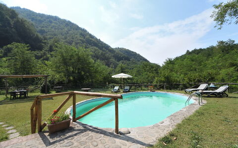 Casa Antelminelli: Agua, Cielo, Nube, Planta, Los Recursos Hídricos, Piscina, Montaña, Paisaje Natural, Árbol, Mueble Para Exteriores
