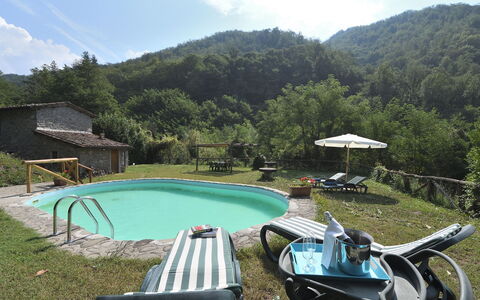 Casa Antelminelli: Agua, Planta, Cielo, Propiedad, Nube, Montaña, Piscina, Naturaleza, Mueble Para Exteriores, Cuerpo De Agua