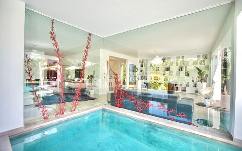 Terrasini Luxury Villa: Agua, Piscina, Azur, Edificio, Diseño De Interiores, Silla, Ocio, Agua, Bienes Raíces, Planta De Casa