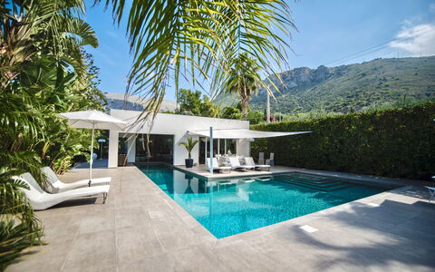 Terrasini Luxury Villa: Cielo, Agua, Propiedad, Planta, Edificio, Piscina, Azur, Nube, Mueble Para Exteriores, Sombra