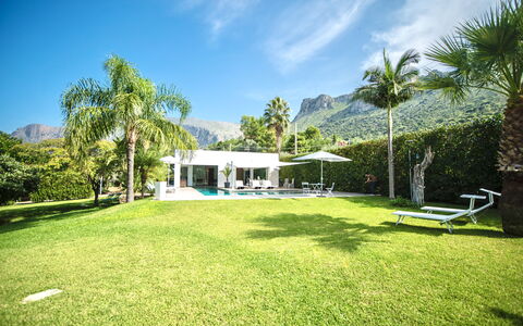 Terrasini Luxury Villa: Planta, Cielo, Nube, Verde, Árbol, Edificio, Paisaje Natural, Arecales, El Terreno Del Lote, Sombra