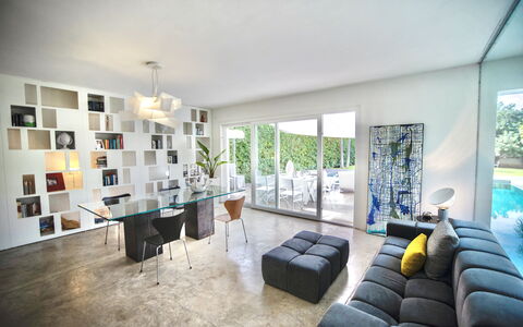 Terrasini Luxury Villa: Mueble, Diseño De Interiores, Encendiendo, Sala, Piso, Suelo, Edificio, Mesa, Marco, Sofá
