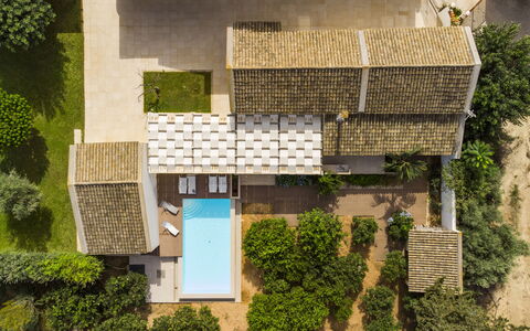 Villa Terrenove: Propiedad, Planta, Edificio, Diseño Urbano, Ventana, Hierba, Condominio, Madera, Barrio Residencial, Ladrillo