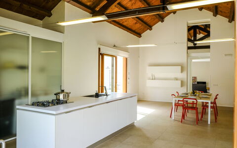 Villa Terrenove: Propiedad, Madera, Diseño De Interiores, Arquitectura, Suelo, Piso, Edificio, Ventana, Pared, Sala