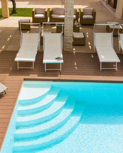 Villa Terrenove: Agua, Propiedad, Edificio, Piscina, Mueble Para Exteriores, Rectángulo, Madera, Ocio, Piso, Planta