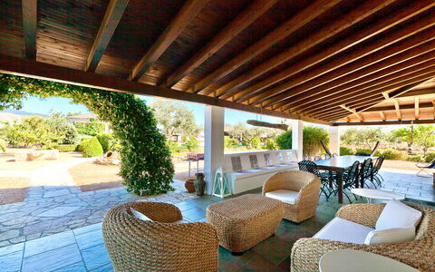 Villa Castellammare: Planta, Propiedad, Sombra, Mesa, Silla, Diseño De Interiores, Mueble Para Exteriores, Ocio, Bienes Raíces, Cabaña