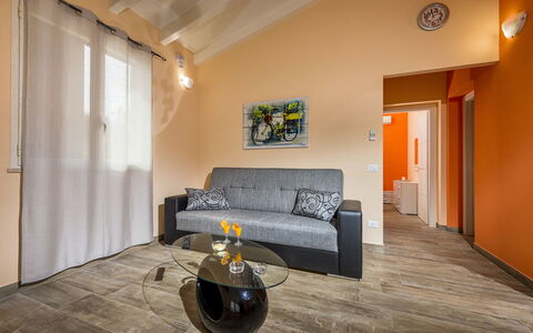 Villa Alcamo: Mueble, Comodidad, Madera, Edificio, Diseño De Interiores, Sala, Casa, Suelo, Piso, Marco De La Cama