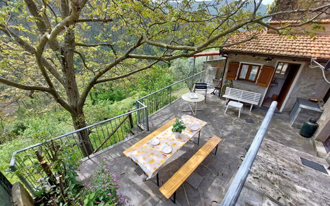 Casa Le Grotte: Propiedad, Planta, Edificio, Naturaleza, Árbol, Ventana, Madera, Paisaje Natural, Casa, Biome