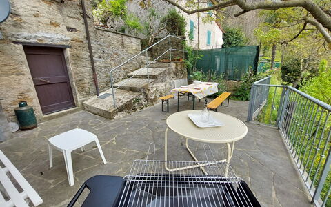 Casa Le Grotte: Mesa, Propiedad, Mueble, Edificio, Planta, Ventana, Mesa Al Aire Libre, Mueble Para Exteriores, Encendiendo, Arquitectura