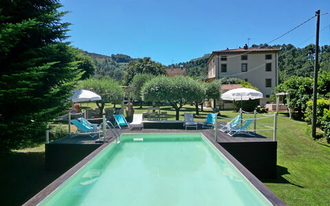 Villa L'antico Casale: Agua, Cielo, Planta, Propiedad, Edificio, Árbol, Piscina, Sombra, Hierba, Ocio