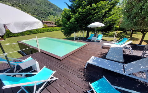 Villa L'antico Casale: Propiedad, Mueble, Agua, Paraguas, Piscina, Cielo, Verde, Azul, Azur, Sombra