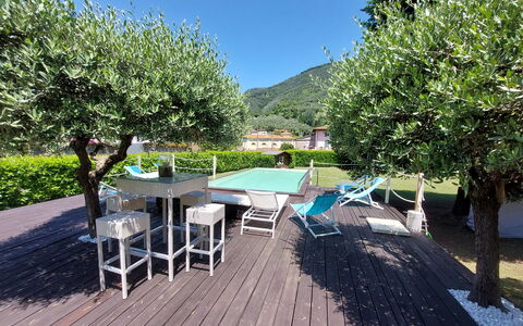 Villa L'antico Casale: Planta, Cielo, Mesa, Mueble, Sombra, Mueble Para Exteriores, Árbol, Madera, Mesa Al Aire Libre, Paisaje Natural