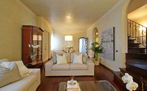 Villa Di Magra: Mueble, Propiedad, Mesa, Edificio, Comodidad, Marco, Madera, Diseño De Interiores, Casa, Planta