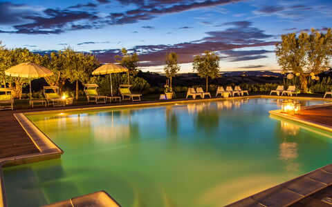 Villa Angelica: Agua, Nube, Cielo, Edificio, Propiedad, Planta, Naturaleza, Azur, Árbol, Paisaje Natural