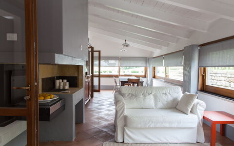Villa Angelica: Mueble, Propiedad, Edificio, Comodidad, Madera, Diseño De Interiores, Sofá, Gabinetes, Sala, Piso