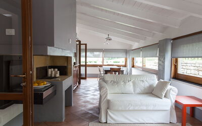 Orione: Mueble, Propiedad, Edificio, Comodidad, Madera, Diseño De Interiores, Sofá, Gabinetes, Sala, Piso